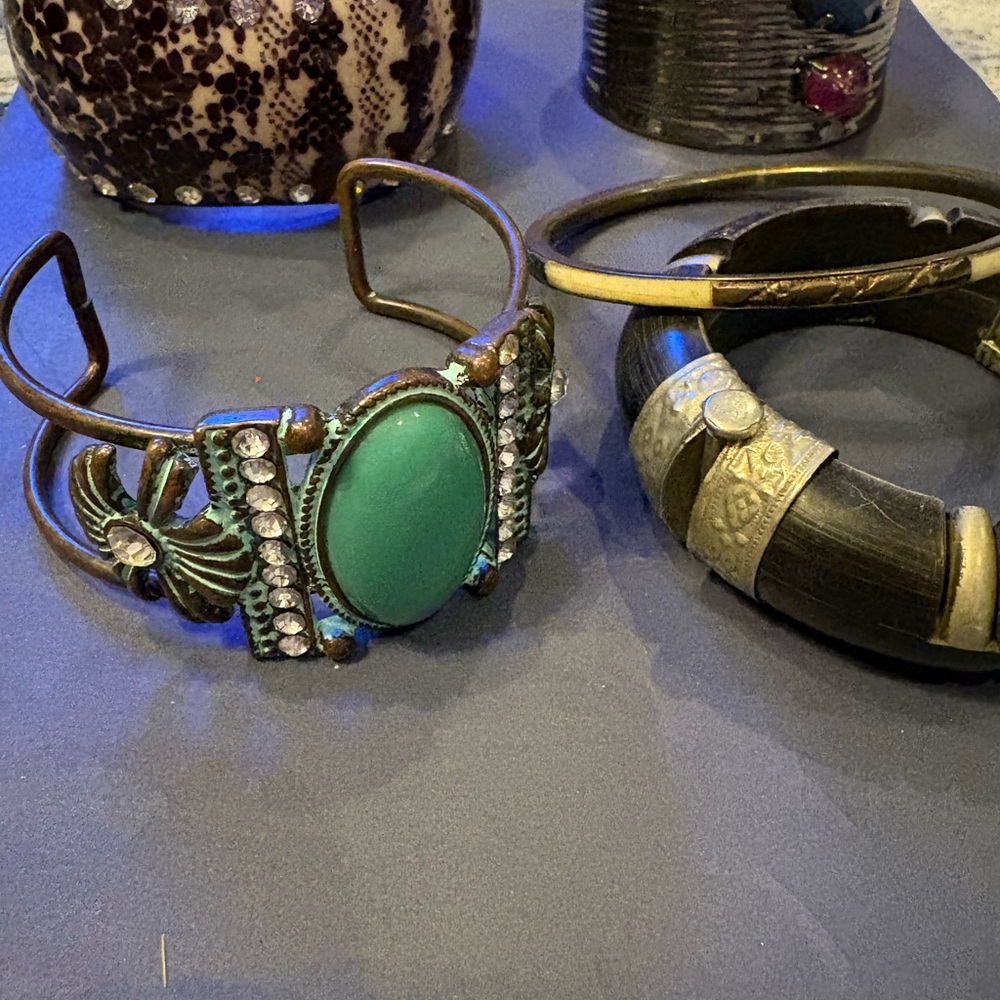Lot of 5 Elegant Mixed Metal and Stone Bracelet Set - Picture 2 of 2